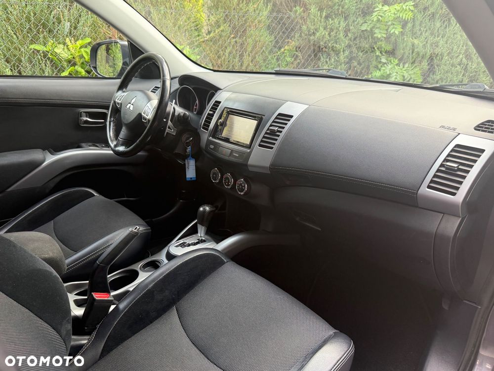 Mitsubishi Outlander 2.0 2WD CVT Invite - 25