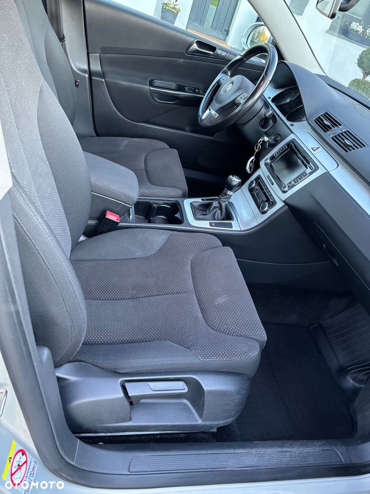 Volkswagen Passat 2.0 TDI Trendline - 15