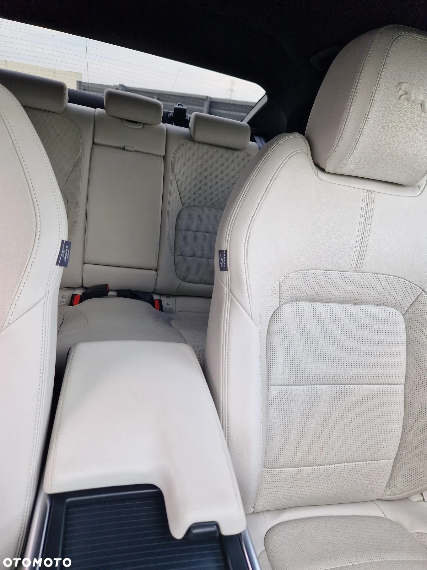 Jaguar XE 2.0 P300 AWD R-Dynamic Black - 19