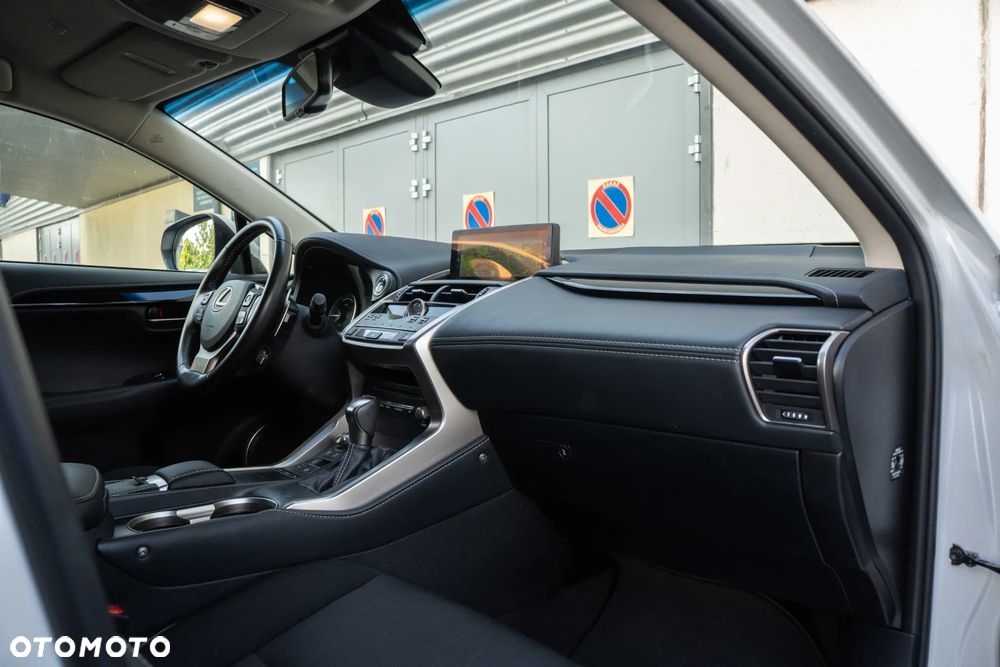 Lexus NX 300h Business Edition AWD - 15