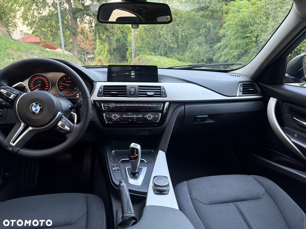 BMW Seria 3 330d xDrive - 5