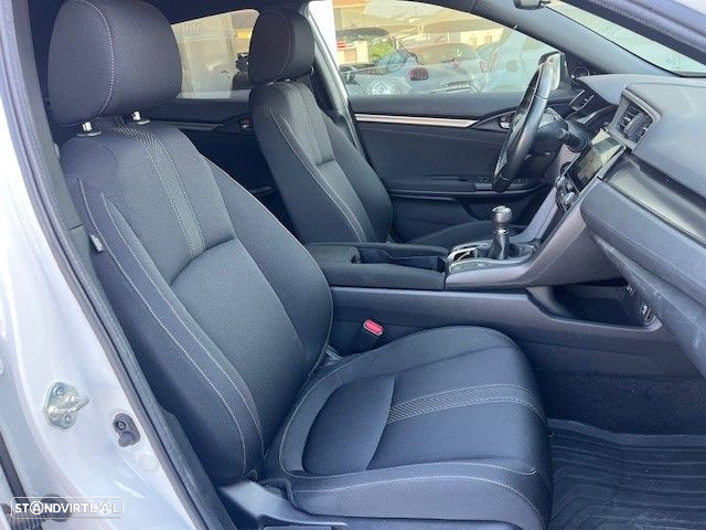 Honda Civic 1.0 i-VTEC Elegance CVT Navi - 20