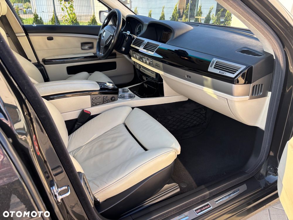 BMW Seria 7 745d - 25