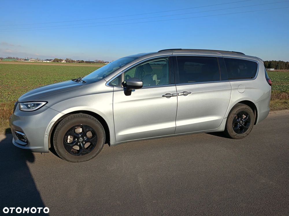 Chrysler Pacifica - 4