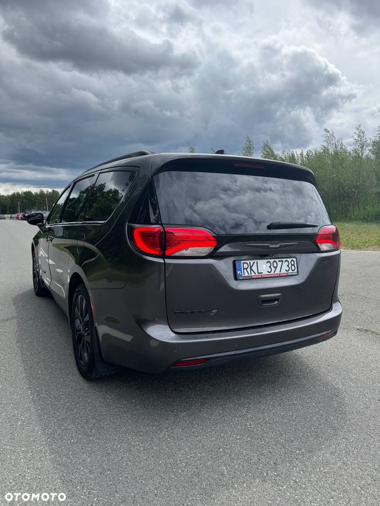 Chrysler Pacifica - 6