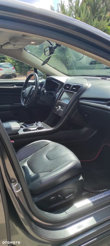 Ford Fusion 2.0 EcoBoost Titanium - 11