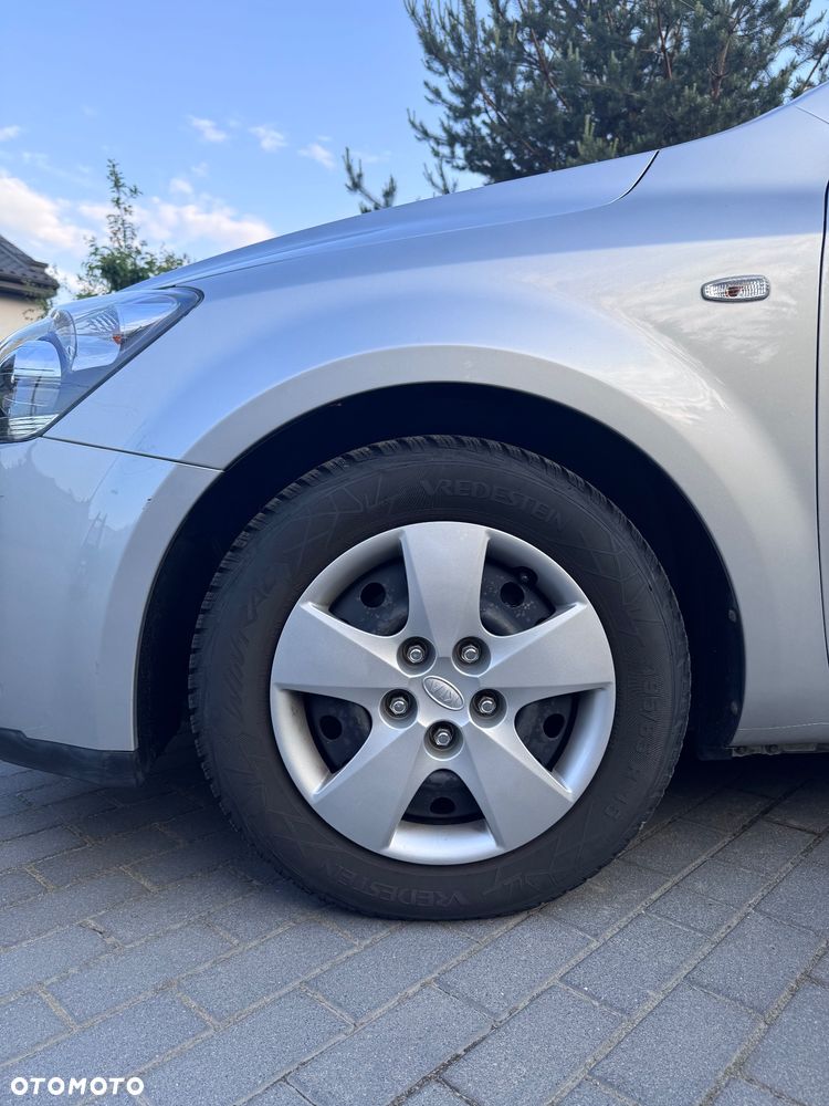 Kia Ceed 1.4 L - 8