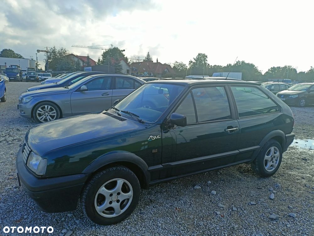 Volkswagen Polo Coupe 1.0 CL - 1