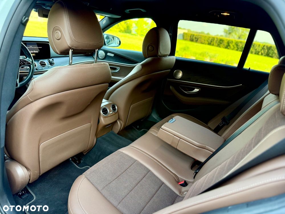 Mercedes-Benz Klasa E 300 de AMG - 29