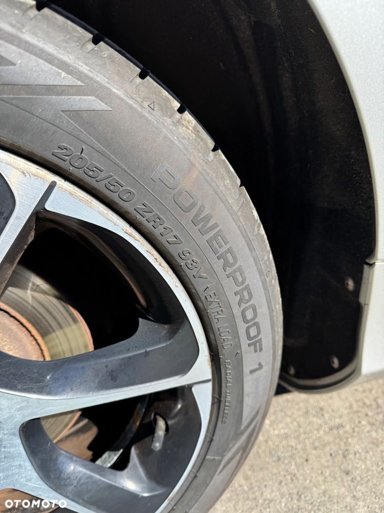 Volvo V40 D3 Kinetic - 28