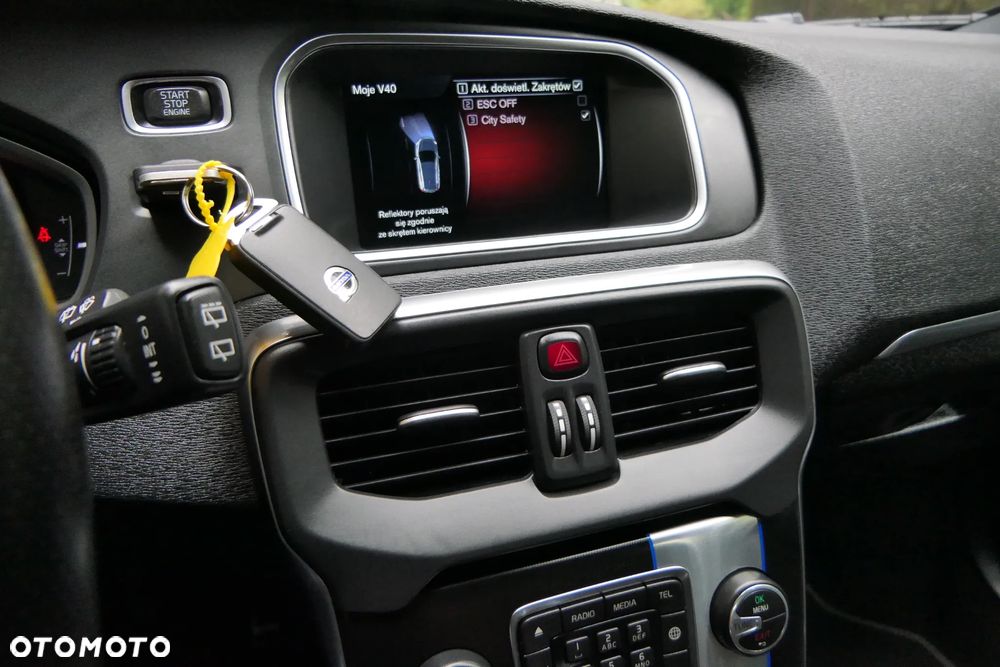 Volvo V40 D2 Drive-E R-Design Momentum - 24