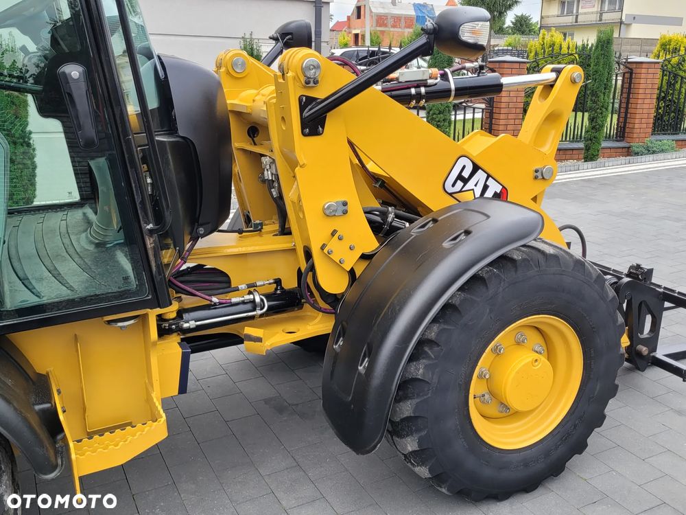 Caterpillar 906M / nowy model 2022r. / łyżka otwierana + widły / SUPER STAN - 12