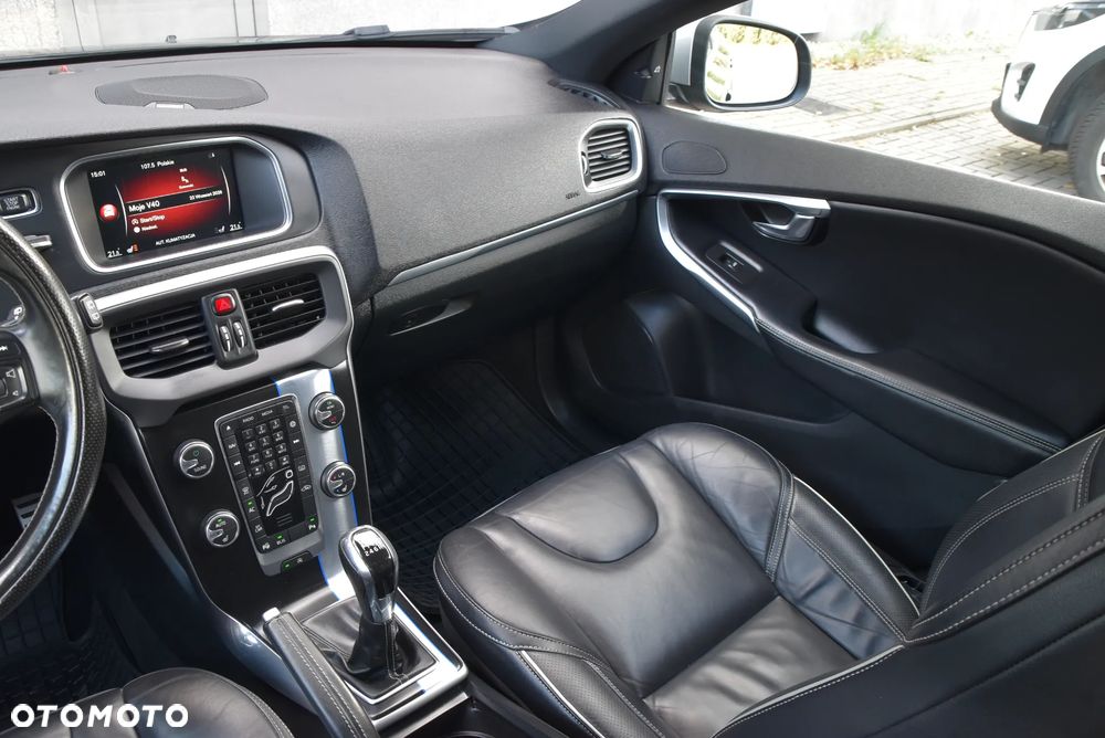 Volvo V40 D3 R-Design - 22