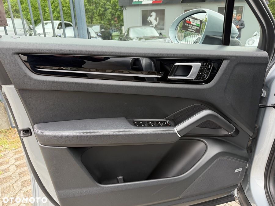 Porsche Cayenne Tiptronic S - 13