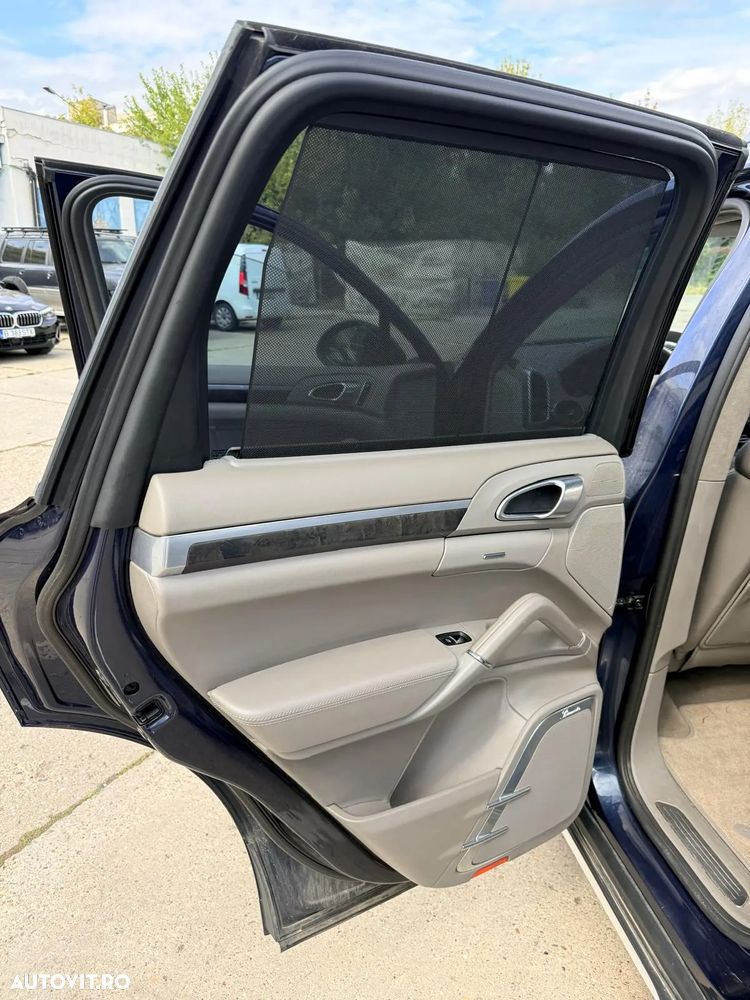 Porsche Cayenne 3.0 L V6 - 16
