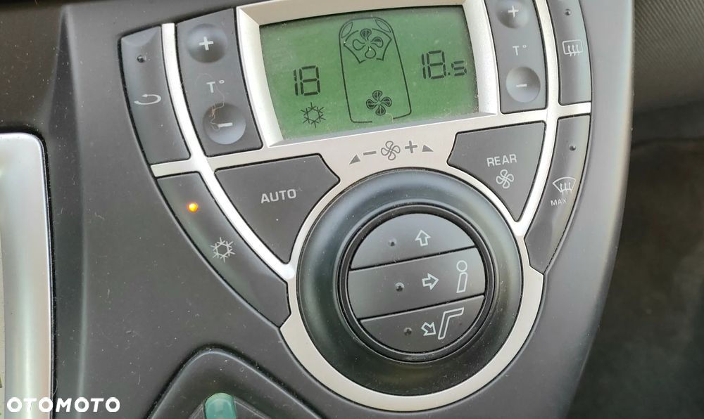 Peugeot 807 V6 205 Platinum Pullmann - 34