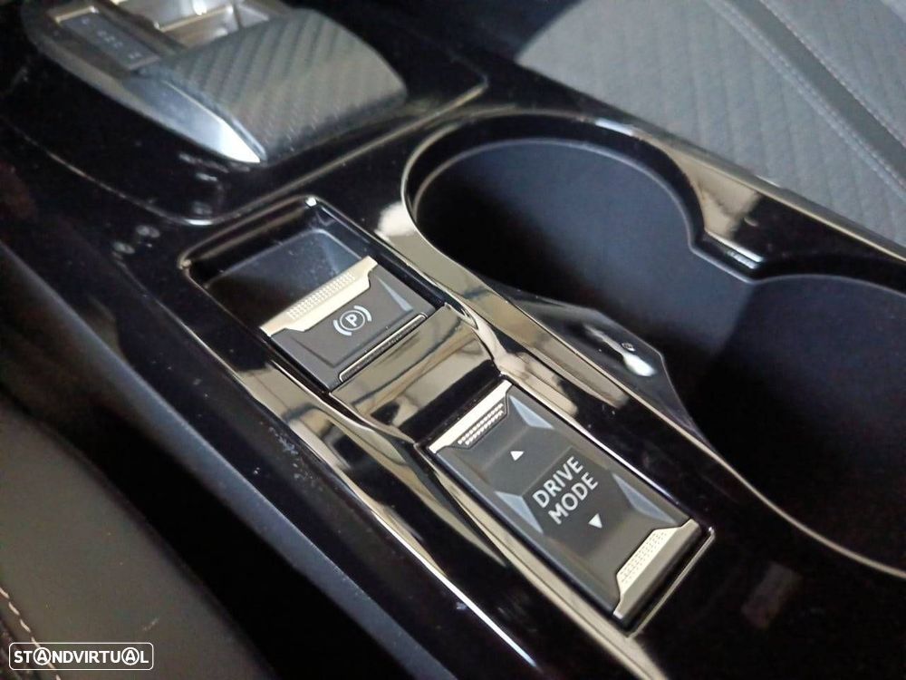 Peugeot 2008 1.2 Hybrid Allure e-DCS6 - 19