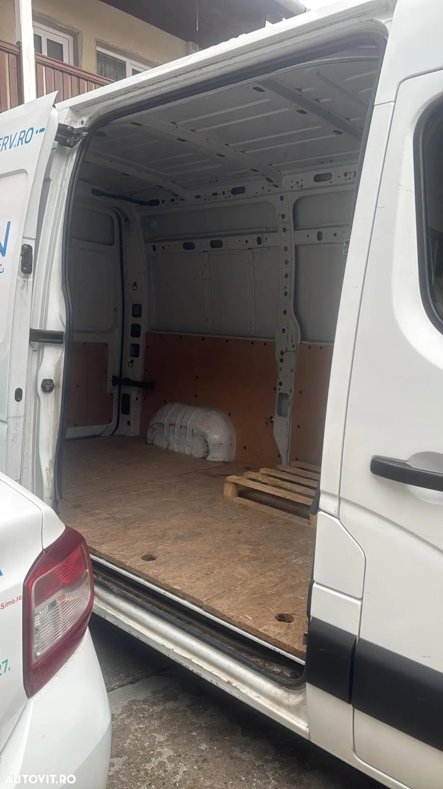 Renault Master 2.3 dCi 125 Furgon cabina Dubla 3,5t L3H2 6+1 9 m3 Confort - 10