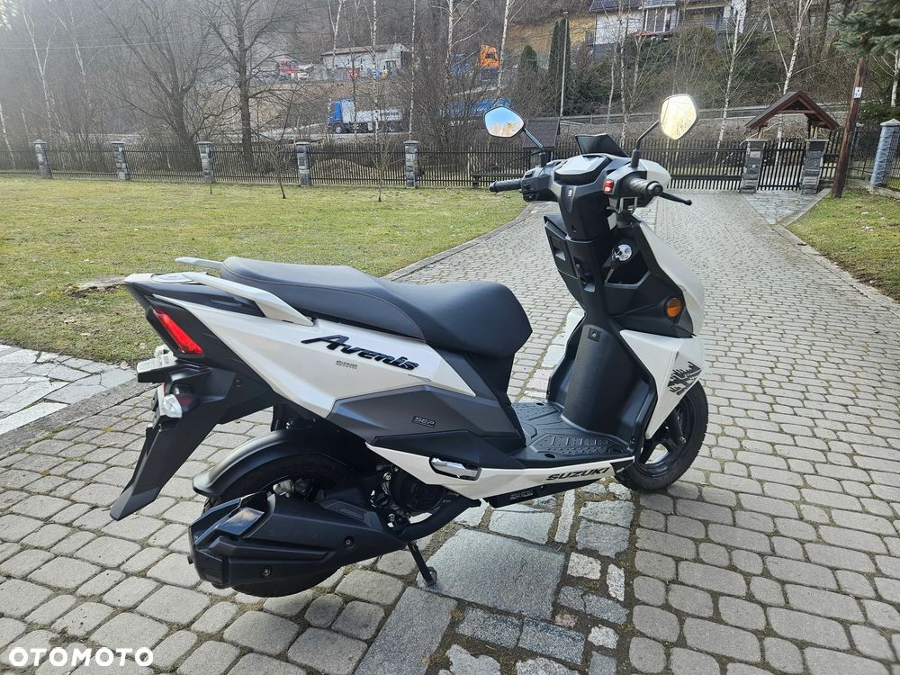 Suzuki Avenis - 4