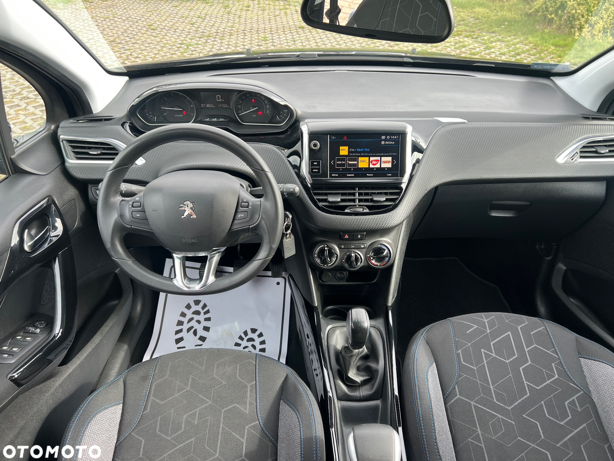 Peugeot 2008 1.2 Pure Tech Signature - 5