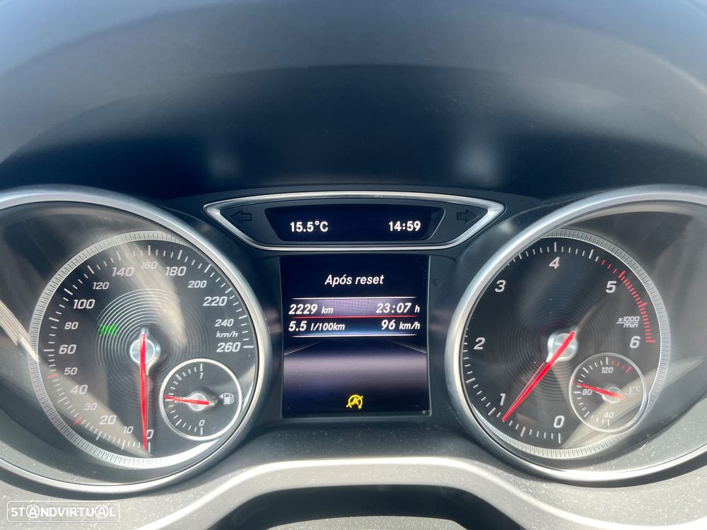 Mercedes-Benz CLA 180 d Shooting Brake AMG Line - 12