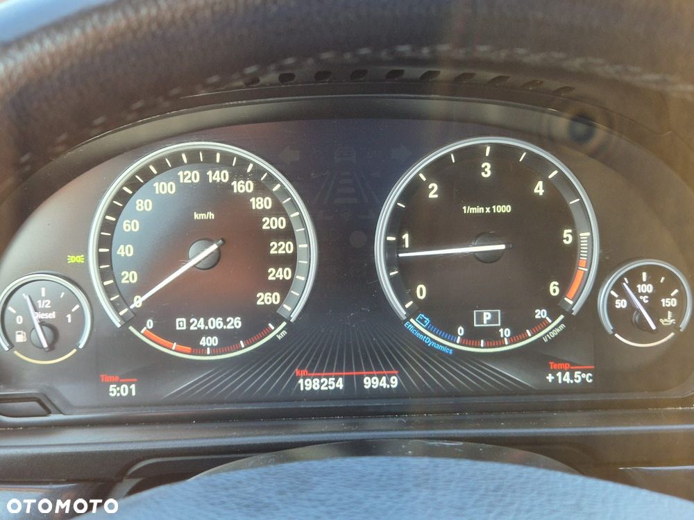 BMW Seria 5 520d xDrive - 15