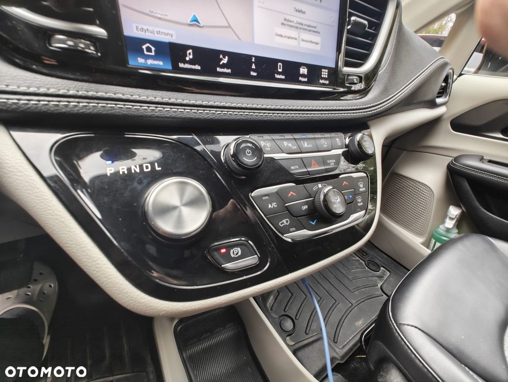 Chrysler Pacifica ver-2-5-hybrid-dynamic-force-executive-e--cvt - 11