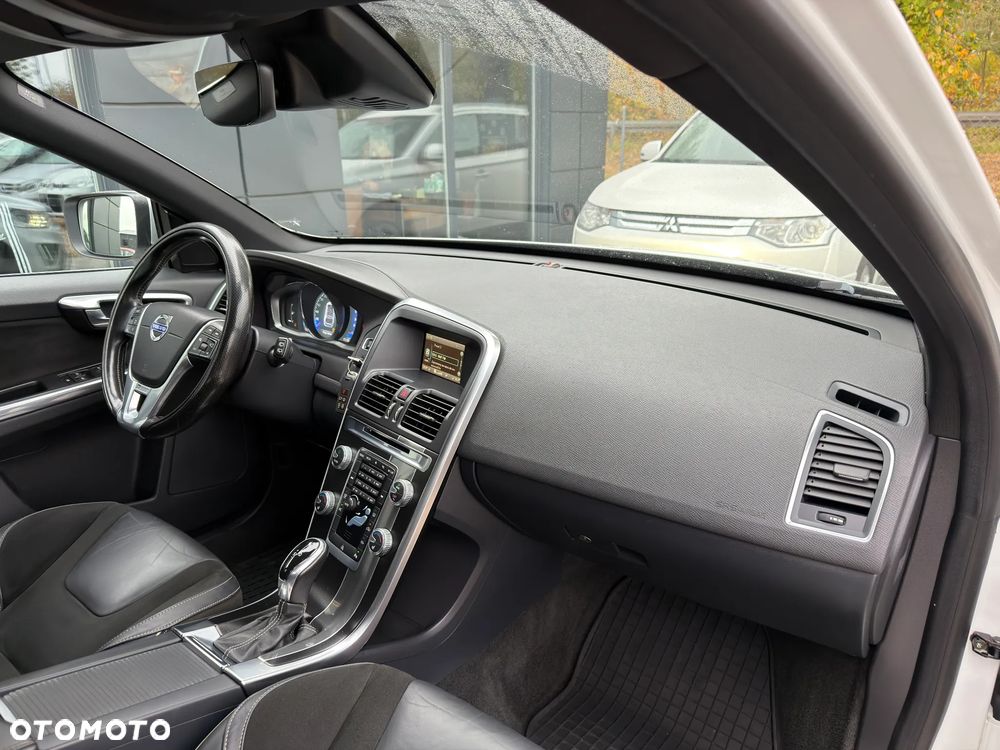 Volvo XC 60 D4 AWD R-Design - 9