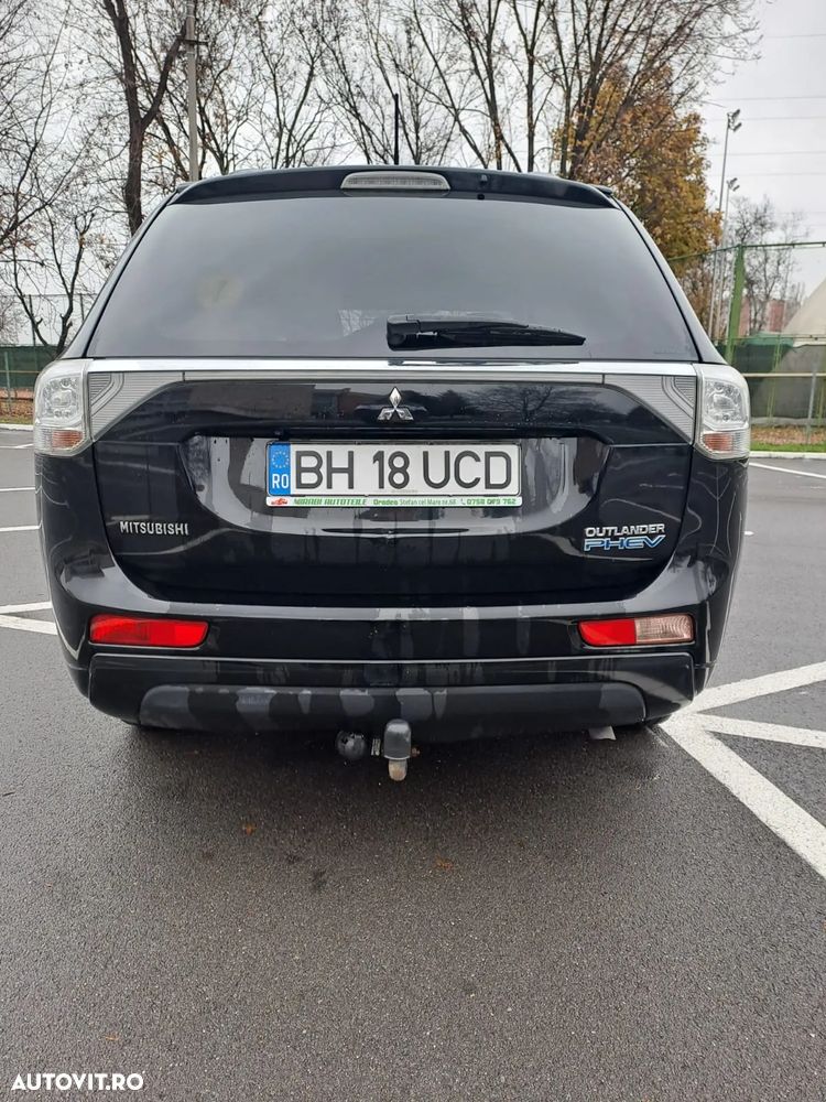 Mitsubishi Outlander 2.0 MIVEC AS&G CVT 4WD Intense E02 - 8