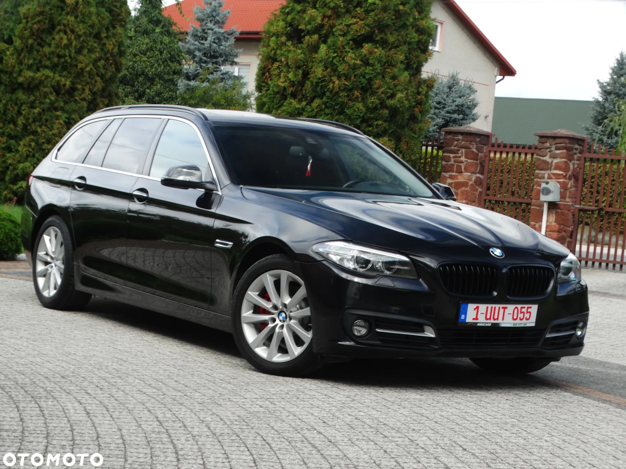 BMW Seria 5 520d xDrive Touring Luxury Line - 2