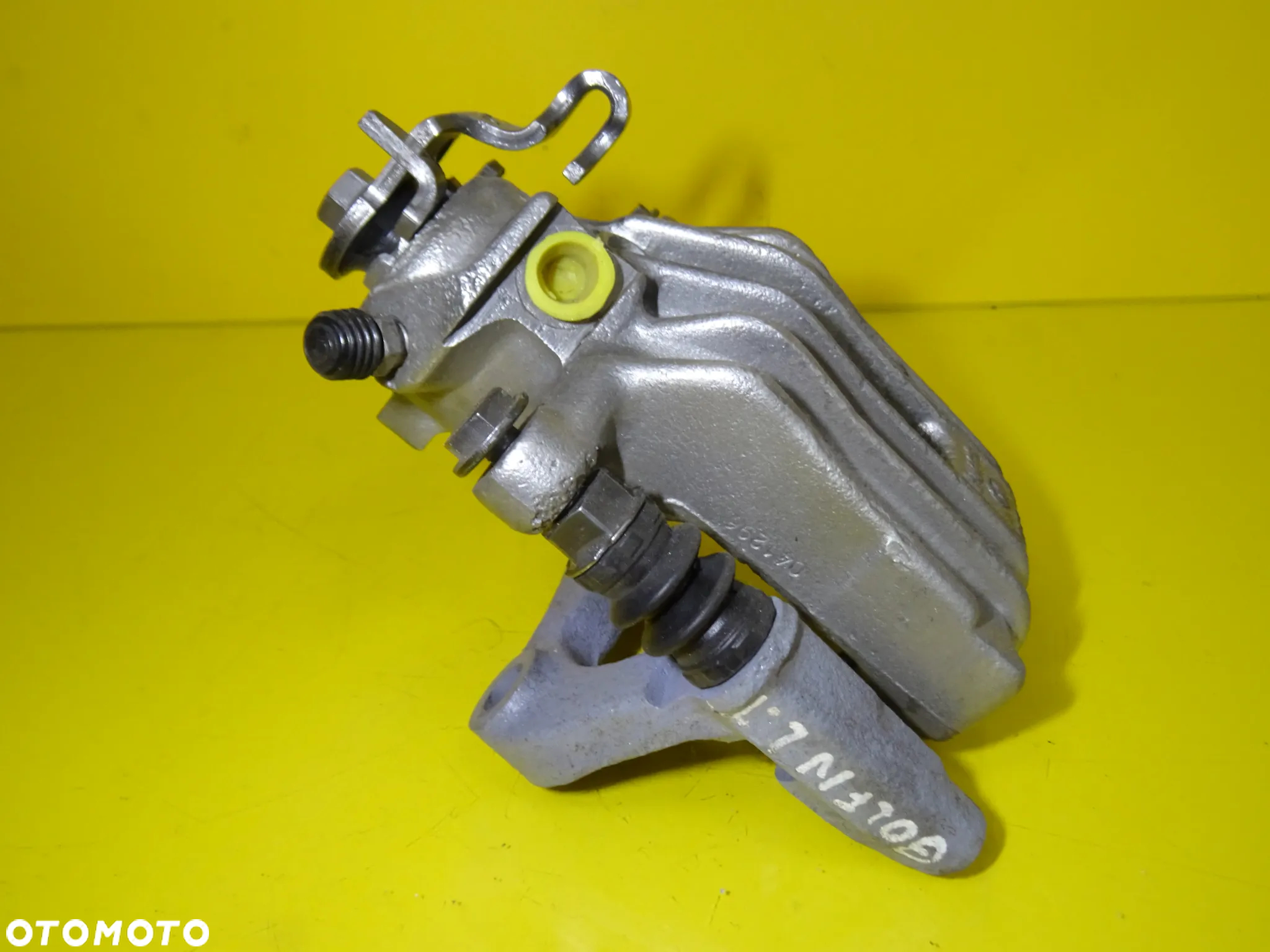 ZACISK ZACISKI HAMULCOWE KOMPLET PRAWY LEWY TYŁ VW GOLF IV Ø 38MM LUCAS NR1 - 15
