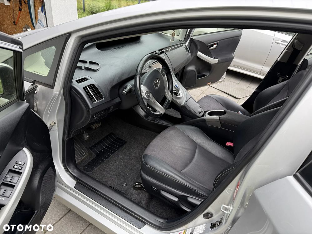 Toyota Prius 1.8 HSD Premium - 10