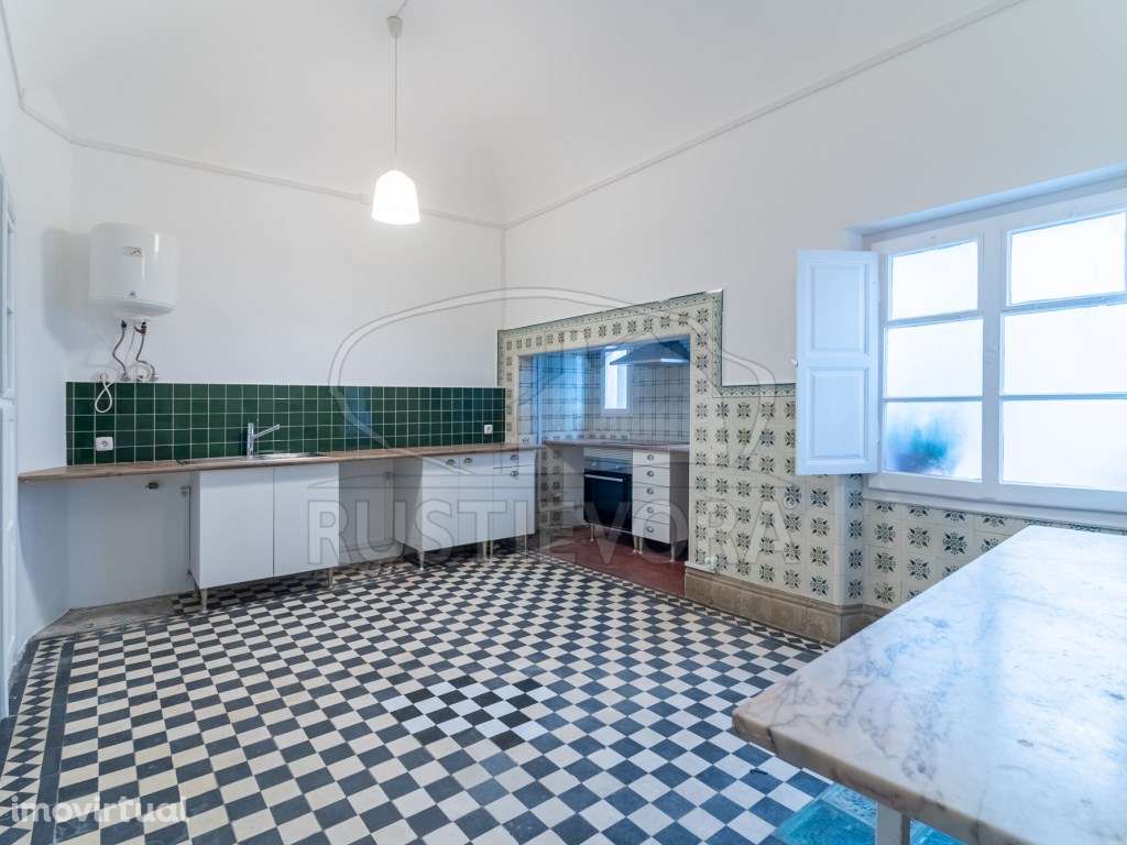 Moradia T4 + 1 com terraço no Centro Histórico de Évora | Arrendamento - Grande imagem: 3/32