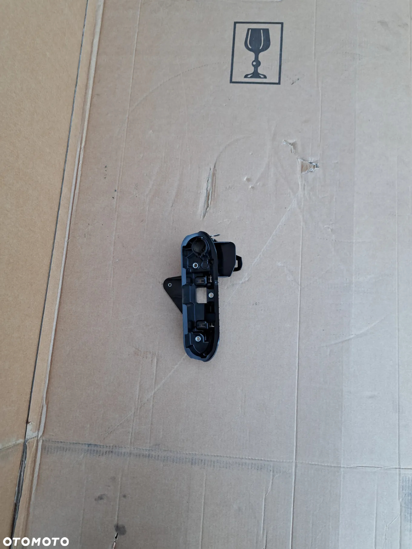 prowadnik prowadnica mocowanie uchwyt klamki VW T6 T-6 7LA827526 tylnej klapy - 2