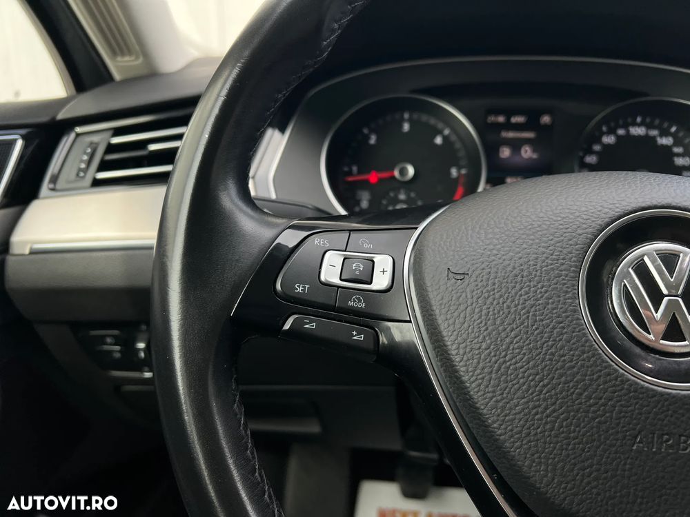 Volkswagen Passat 1.6 TDI R Executive - 15