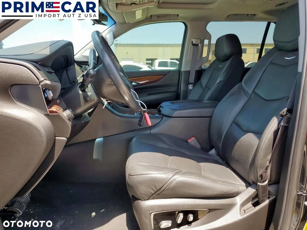 Cadillac Escalade - 7