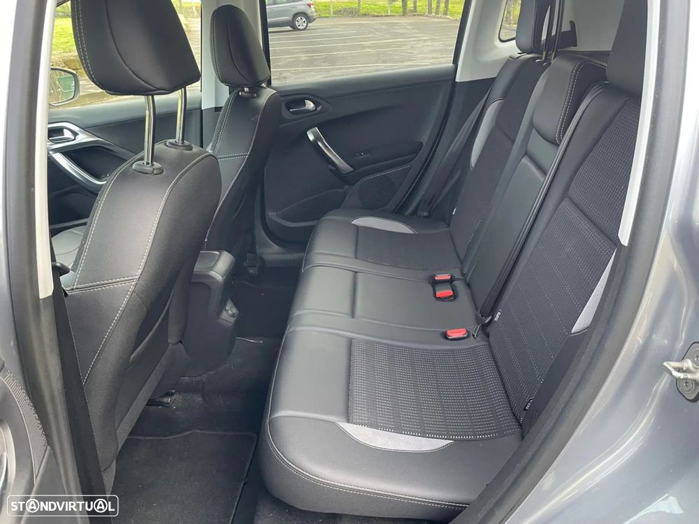 Peugeot 2008 1.2 PureTech Style - 11