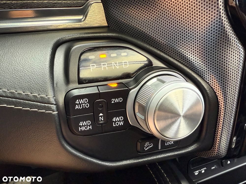 RAM 1500 5.7 Crew Cab Longbed Laramie Black - 18