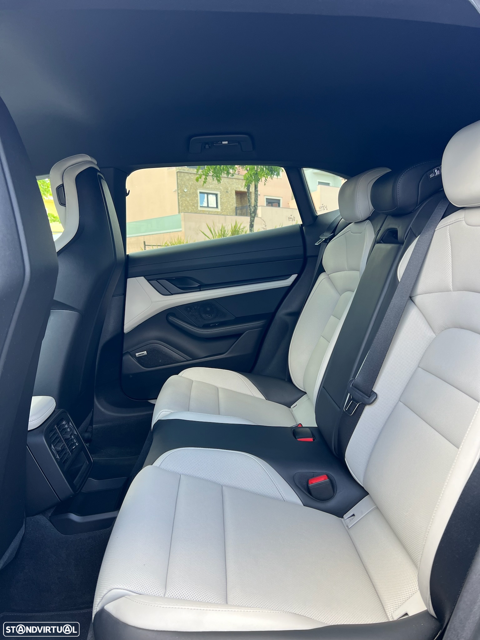 Porsche Taycan Cross Turismo 4S - 7