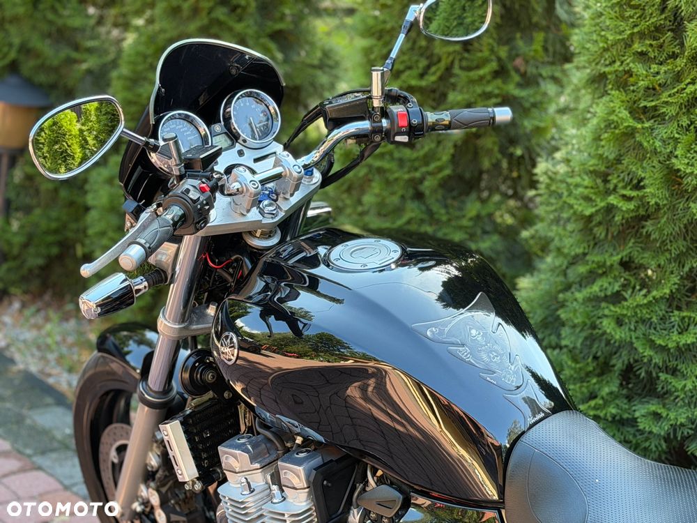 Yamaha XJR - 15