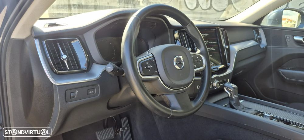 Volvo XC 60 2.0 D4 Momentum Geartronic - 8