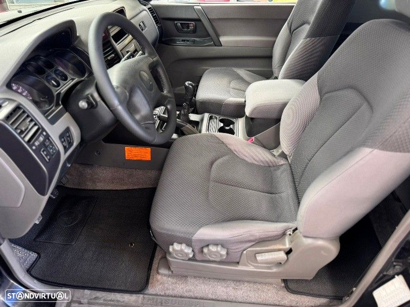Mitsubishi Pajero 3.2 DI-D GLS - 32
