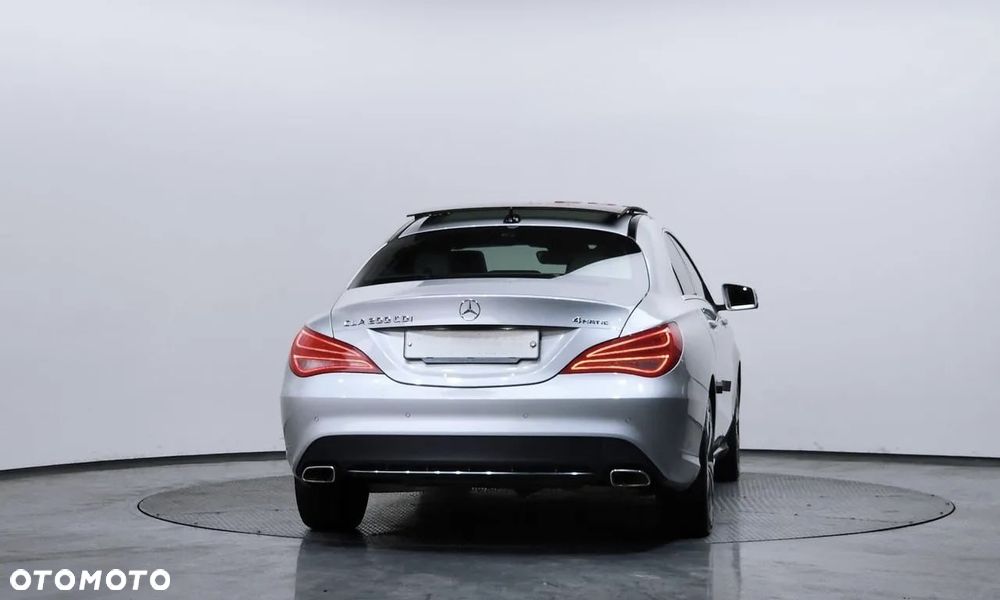 Mercedes-Benz CLA 200 CDI 7G-DCT - 4