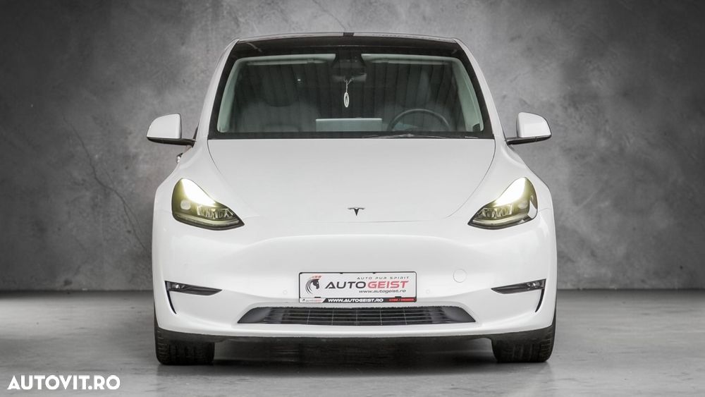 Tesla Model Y Long Range Dual Motor AWD - 8