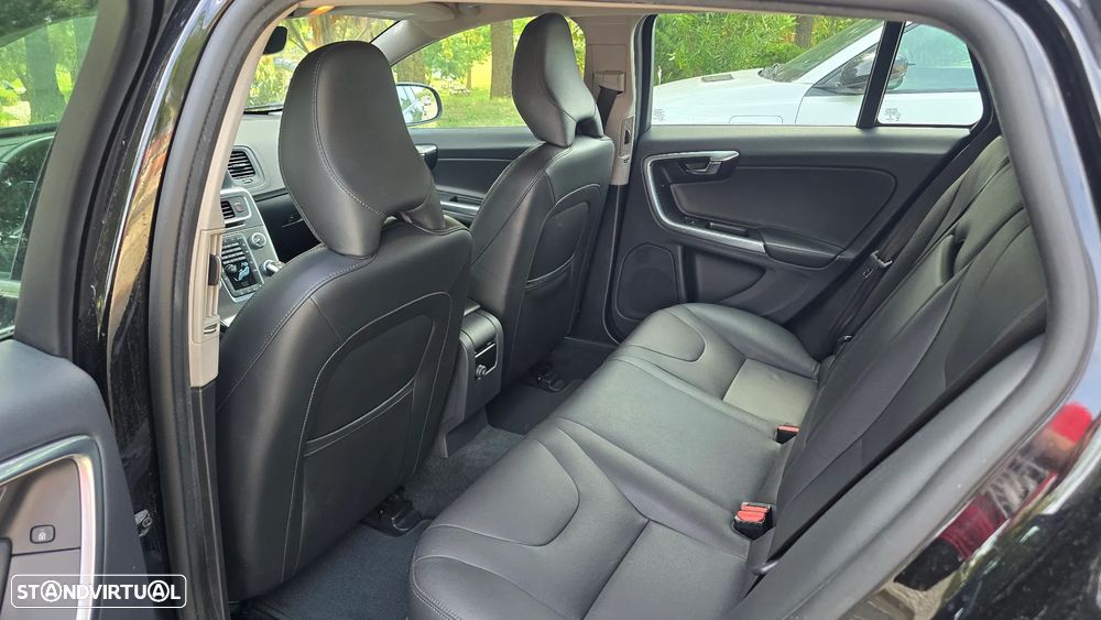 Volvo V60 2.0 D3 Summum - 56