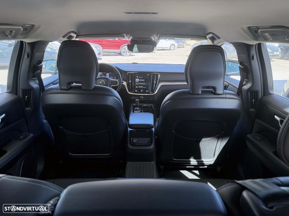 Volvo V60 2.0 T8 AWD TE Momentum Plus - 22