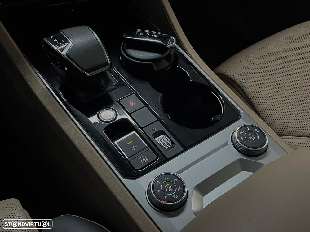 VW Touareg 3.0 TDI V6 Elegance Plus - 36