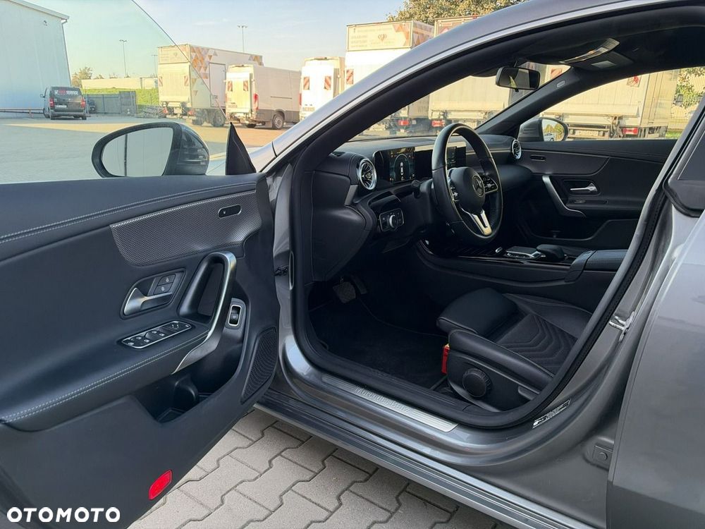 Mercedes-Benz CLA 180 7G-DCT - 10
