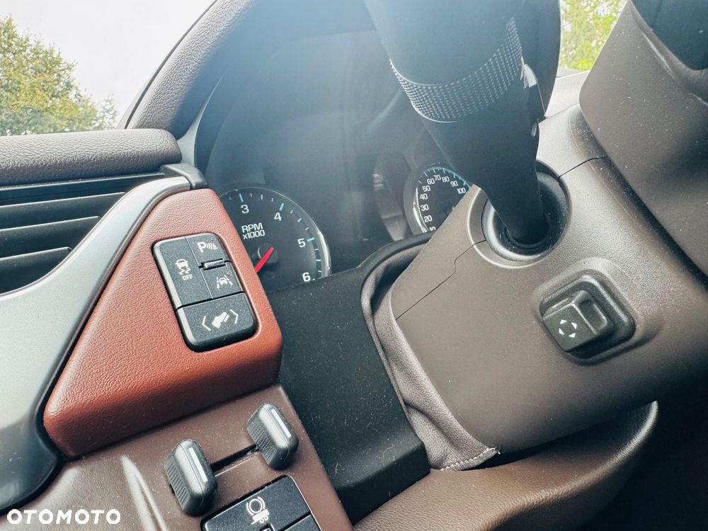 Chevrolet Suburban - 8