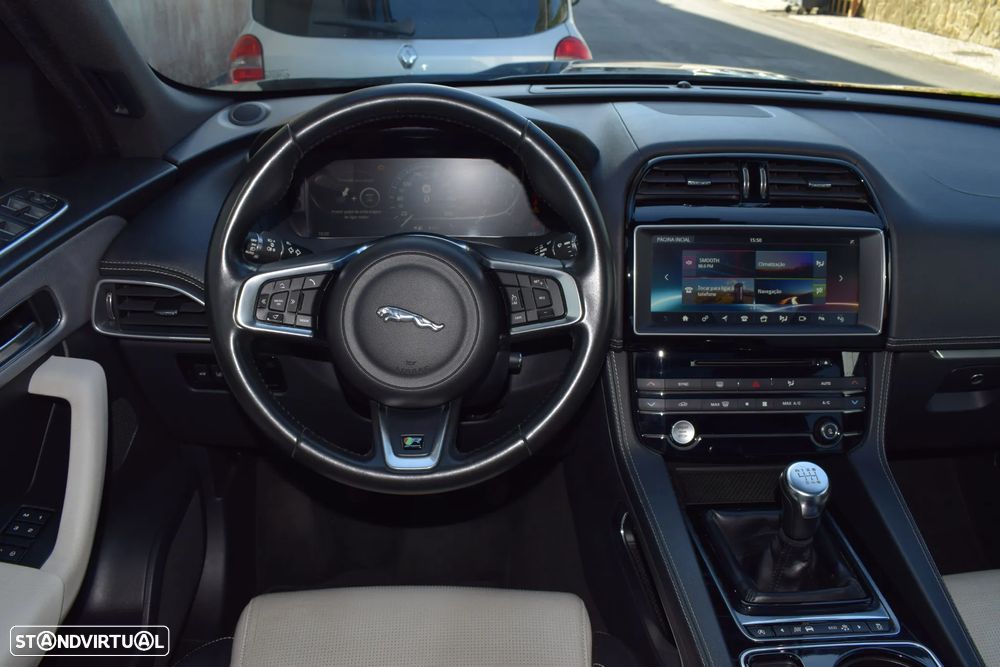 Jaguar F-Pace 2.0 i4D R-Sport - 41